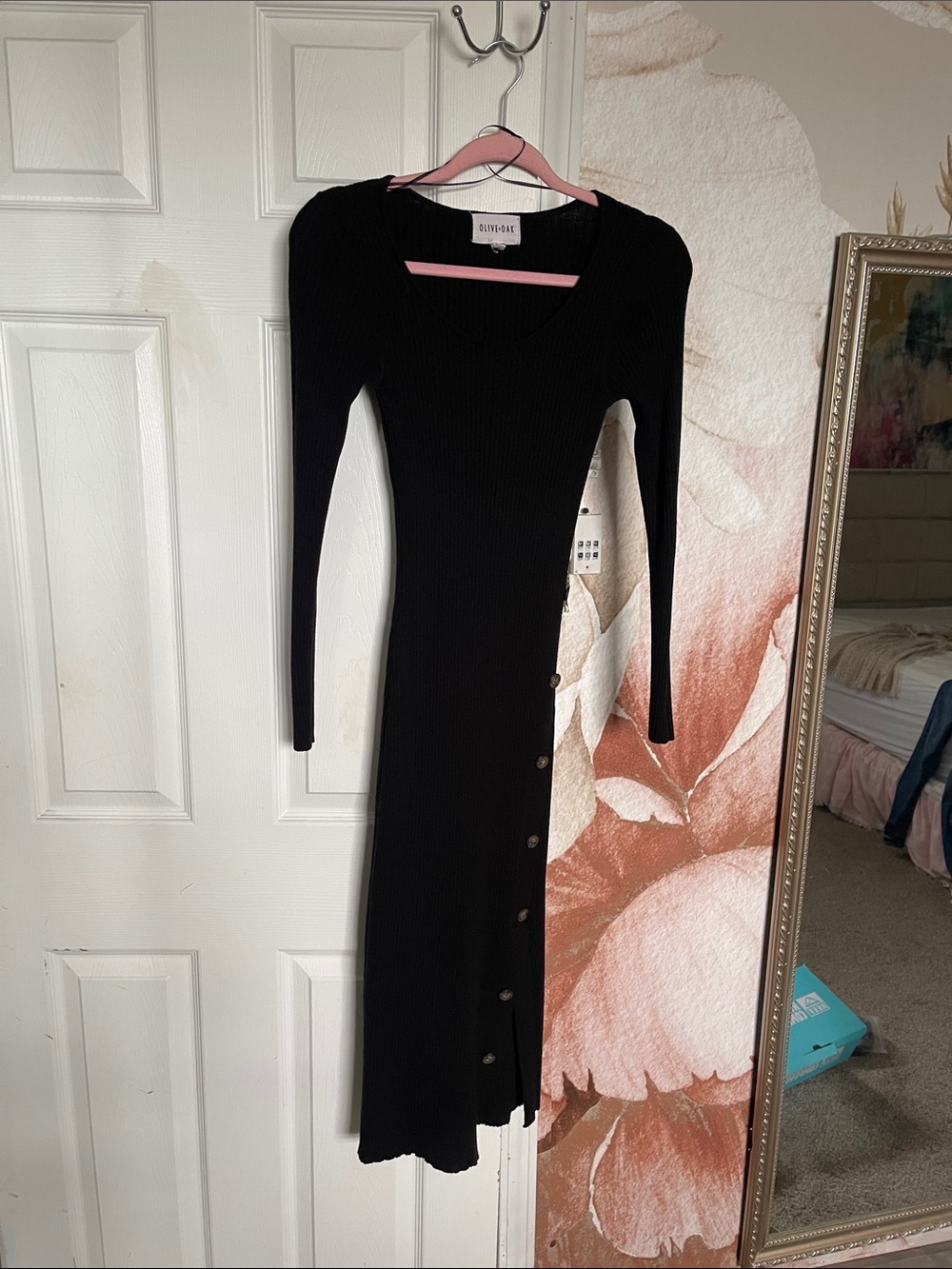 Olive & Oak Black Ribbed Long-Sleeve Button-Front Midi Dress